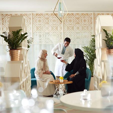 Tilal Jabal Al Kabah Hotel Mecca Luaran gambar Emirati women in traditional dress