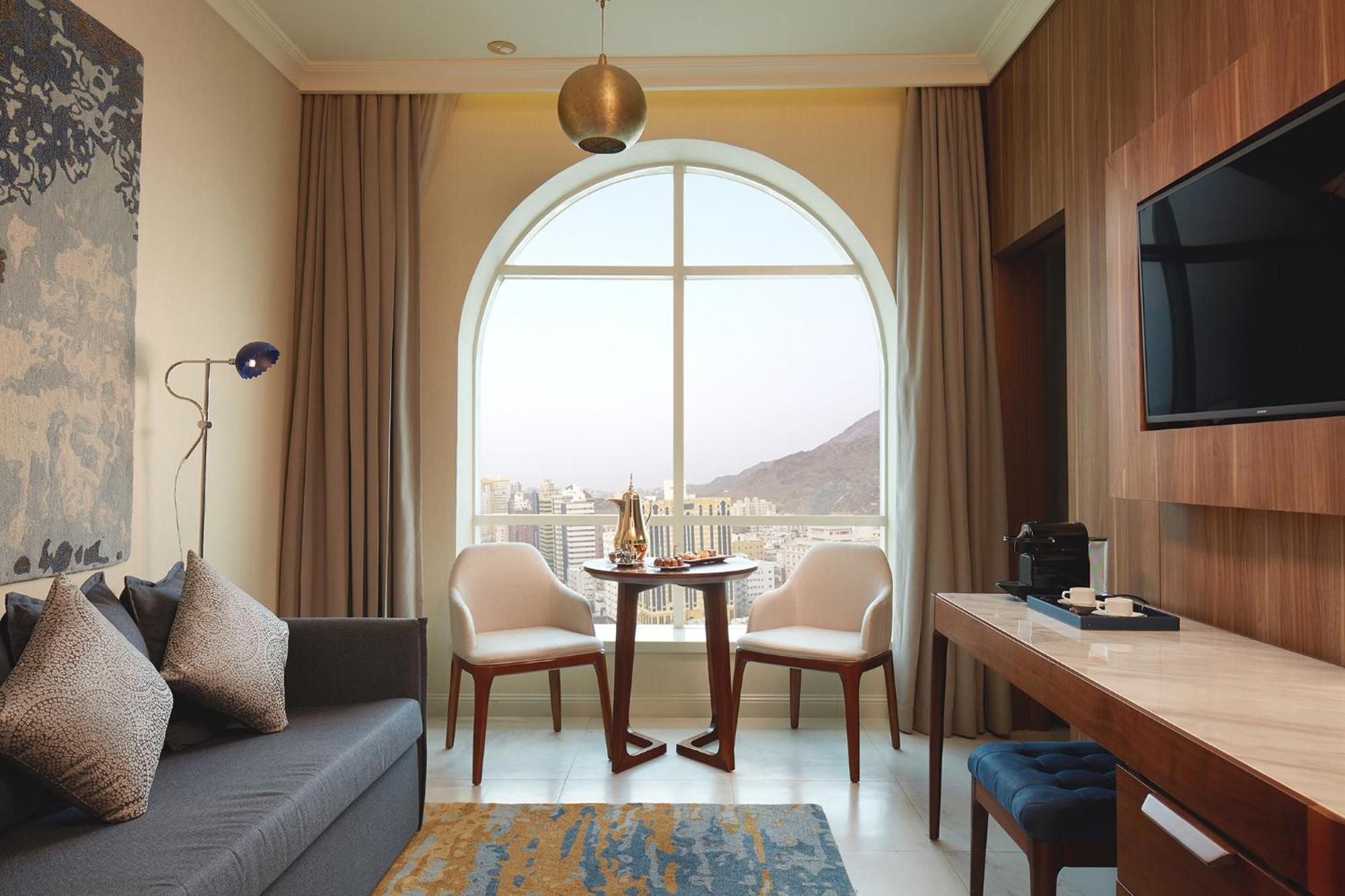 Tilal Jabal Al Kabah Hotel Mecca Luaran gambar A room at the hotel